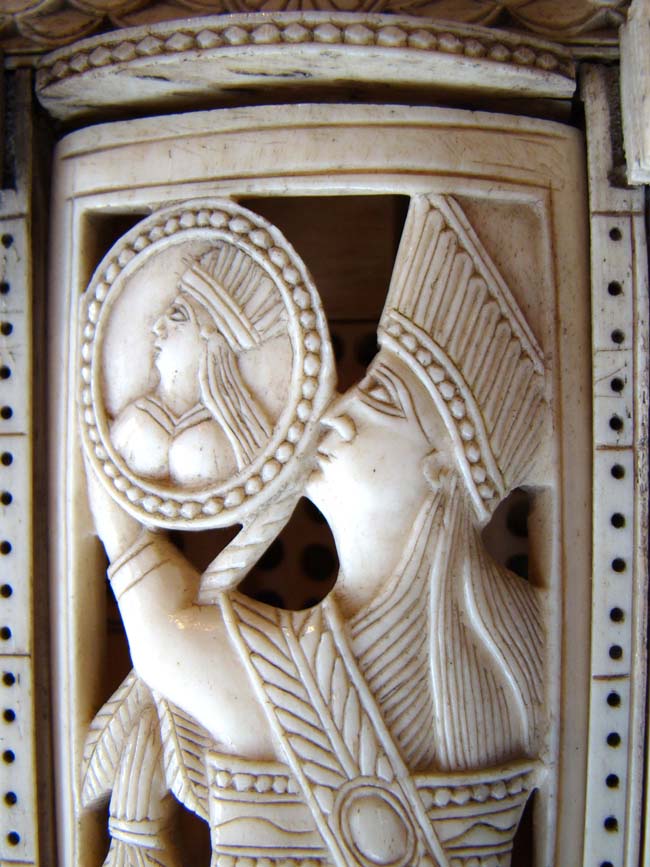 One of the finest Napoleonic Prisoner-of-War bone game boxes (circa 1810) in existence — image 3